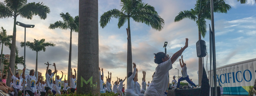 Celebración por el Día Internacional del Yoga en Manta Ecuador